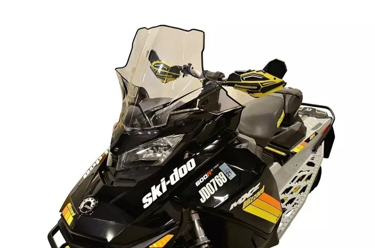 Powermadd Vindruta Ski-Doo Gen4 Medelhög 20", klar/med svart grafik - Snöskoter vindrutor - 862-13630 - 1