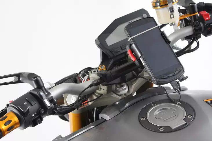 Daytona mountbar+USB socket, handlebar clamp mount type - MC Mätare och klockor - 290-93381 - 1