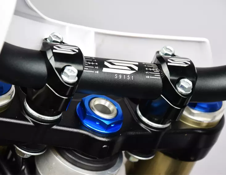 Scar Bar mounts Ø28,6 for Stock triple clamps - KXF Height 30mm - MC Styren tillbehör - 430-P63 - 1