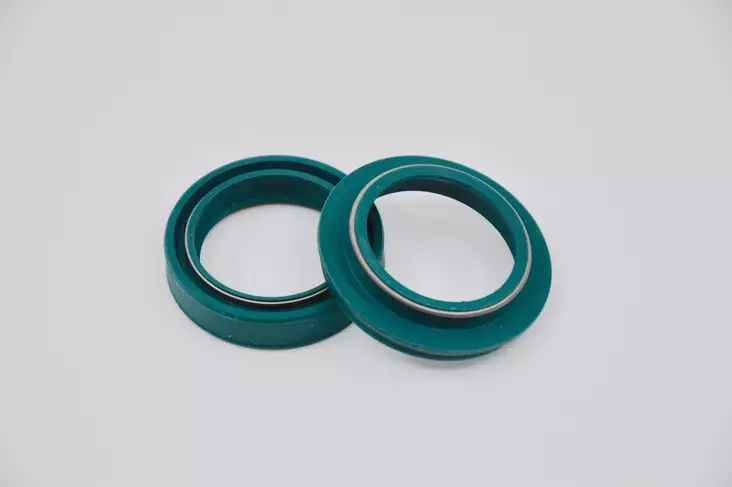 SKF Oil & Dust Seal 37 mm. - SHOWA - Motocross oljetätningar - 220-G37S - 1